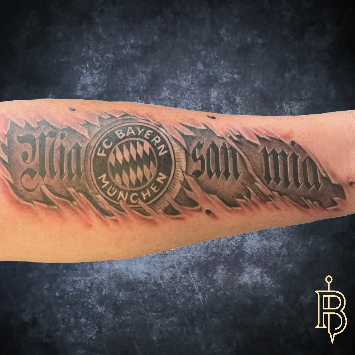 Bayern München Logo mit Schriftzug – Fan-Tattoo auf dem Unterarm