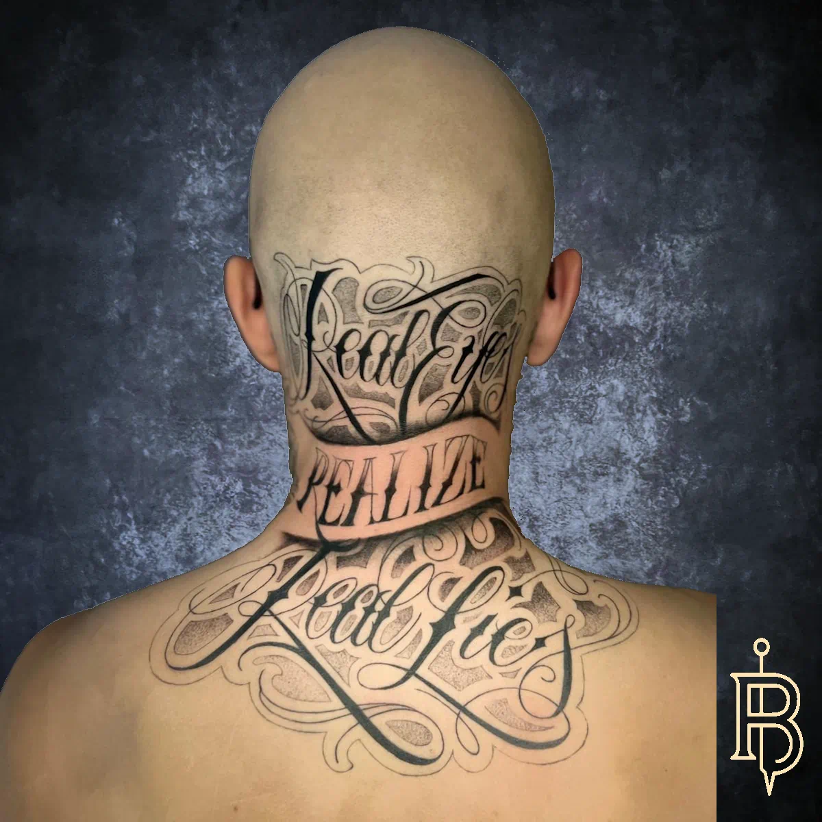 Anker-Tattoo mit Uhrwerk-Elementen – technischer Blackwork-Stil am Arm